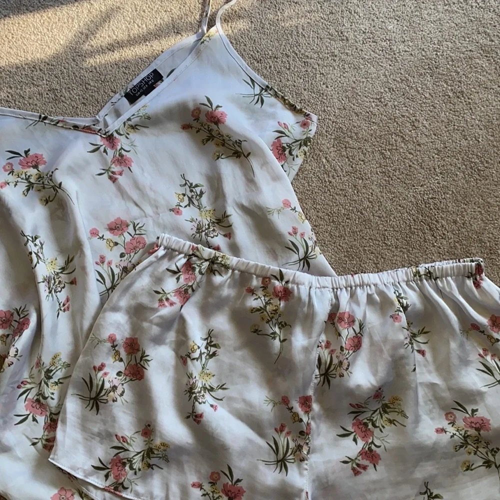 💌[ Topshop ] Satiny Floral Shorts & Tank Pajama Set - Picture 2 of 16